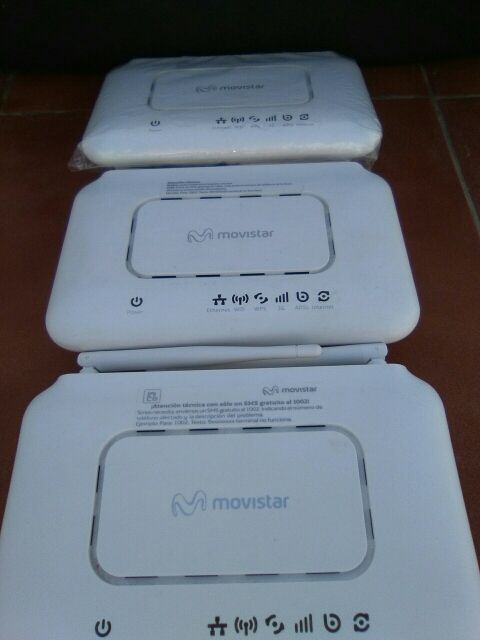 Tres routers de Telefonica