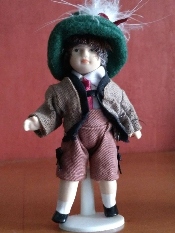 Muñecos tiroleses porcelana