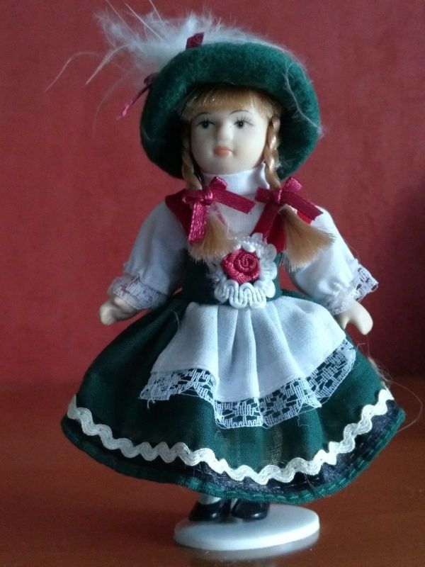 Muñecos tiroleses porcelana