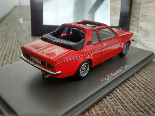 1 Opel Kadett C Aero 1/43 de Neo Scale Models 