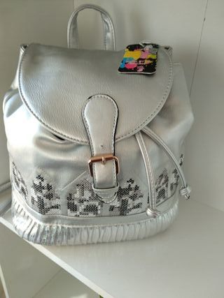 mochila plateada