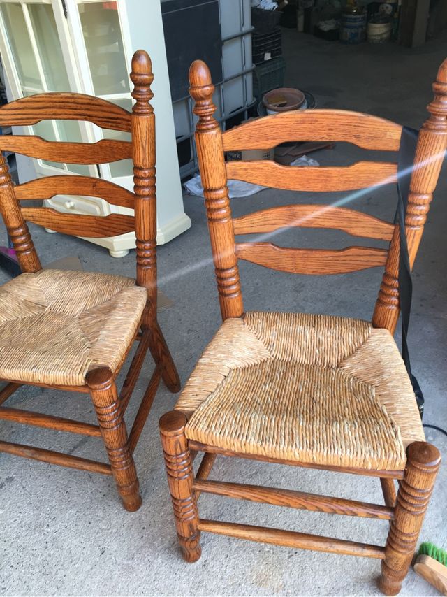 Silla de roble de segunda mano por 35 EUR en Peligros en WALLAPOP