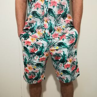 Camisa y bermuda flores hombre de segunda mano por 30 € en Camisa y bermuda flores hombre de segunda mano por 30 € en