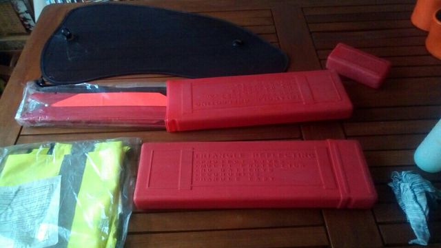 2 triángulos de emergencia+chaleco+quitasol
