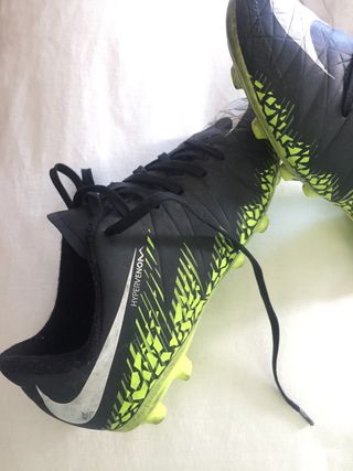 botas futbol nike negras