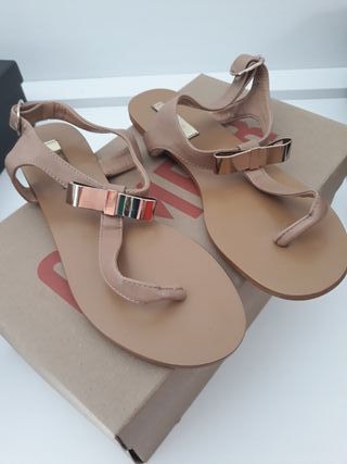 Sandalias planas Sfera 41 de segunda mano por 12 EUR en Madrid en WALLAPOP