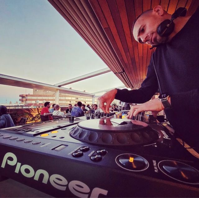 DJ PROFESIONAL Discomovil, bodas, fiestas, eventos