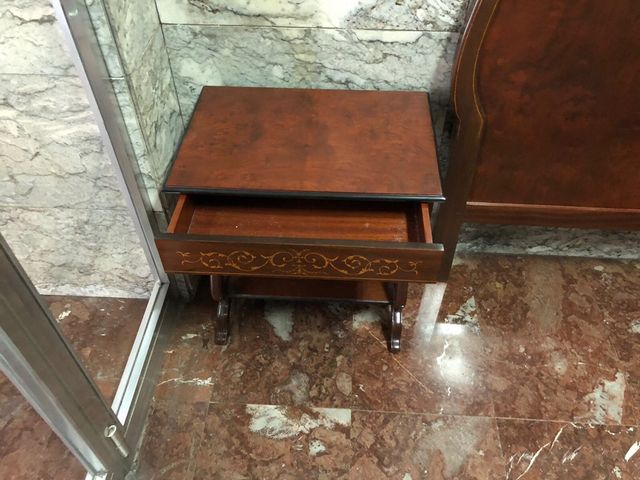 Dormitorio clásico de nogal y marquetería. de segunda mano por 125 € en