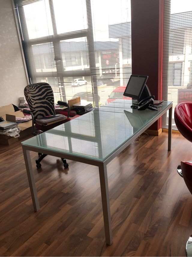 Mesas cristal oficina de segunda mano por 280 € en Villaviciosa de ... Mesas cristal oficina de segunda mano por 280 € en Villaviciosa de ...
