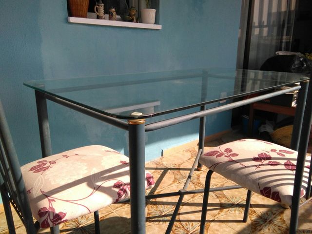 conjunto Mesa de cristal y 4 sillas