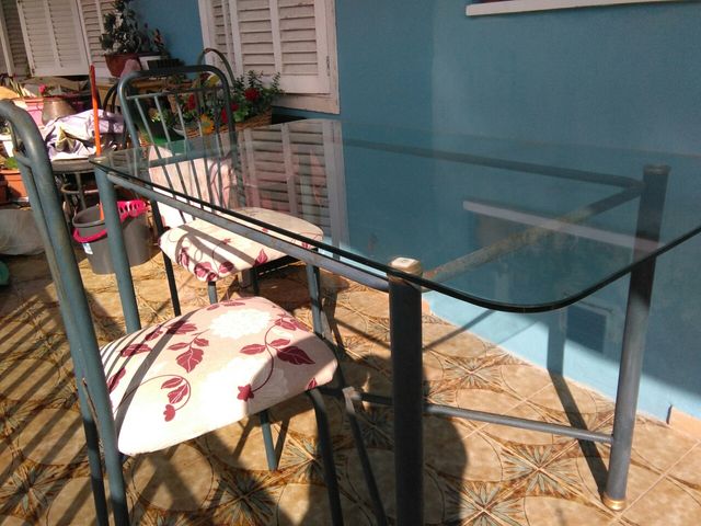 conjunto Mesa de cristal y 4 sillas