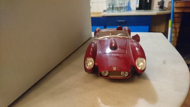 Coche metalico Ferrari