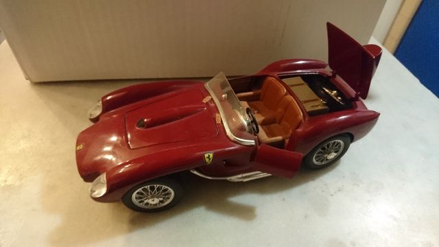Coche metalico Ferrari