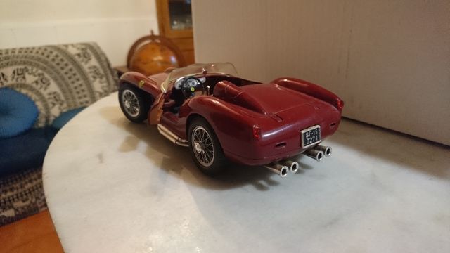 Coche metalico Ferrari