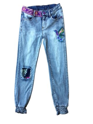 VAQUEROS NIÑA DESIGUAL de segunda mano por 20 € en Madrid en VAQUEROS NIÑA DESIGUAL de segunda mano por 20 € en Madrid en