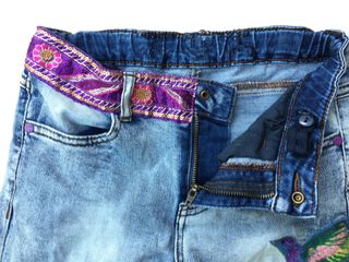 VAQUEROS NIÑA DESIGUAL de segunda mano por 20 € en Madrid en VAQUEROS NIÑA DESIGUAL de segunda mano por 20 € en Madrid en