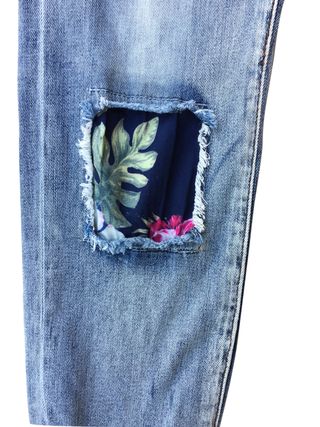 VAQUEROS NIÑA DESIGUAL de segunda mano por 20 € en Madrid en VAQUEROS NIÑA DESIGUAL de segunda mano por 20 € en Madrid en