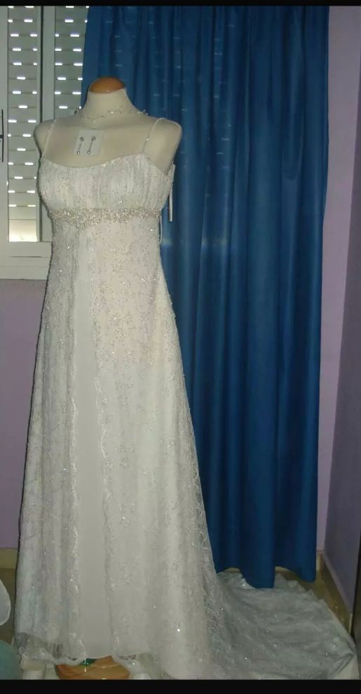 vestido de novia mediebal sin cancan de segunda mano por 400 € en