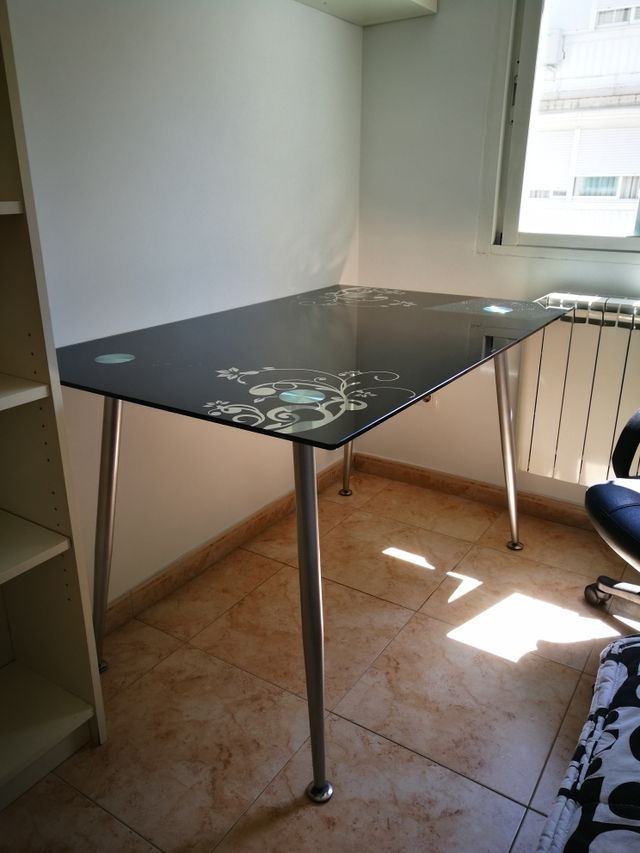 Mesa oficina cristal de segunda mano por 30 € en Getafe en WALLAPOP Mesa oficina cristal de segunda mano por 30 € en Getafe en WALLAPOP