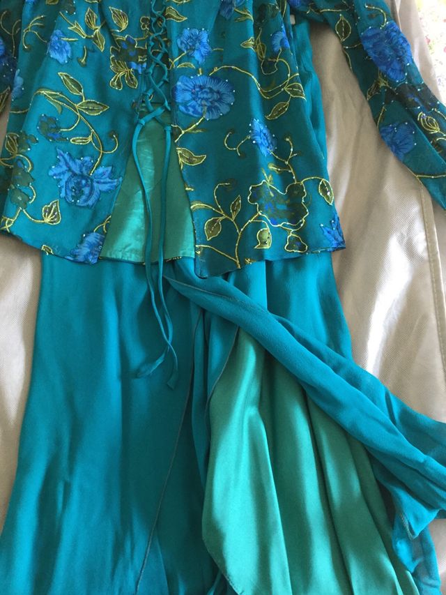 Conjunto corpiño y falda fiesta 100 seda