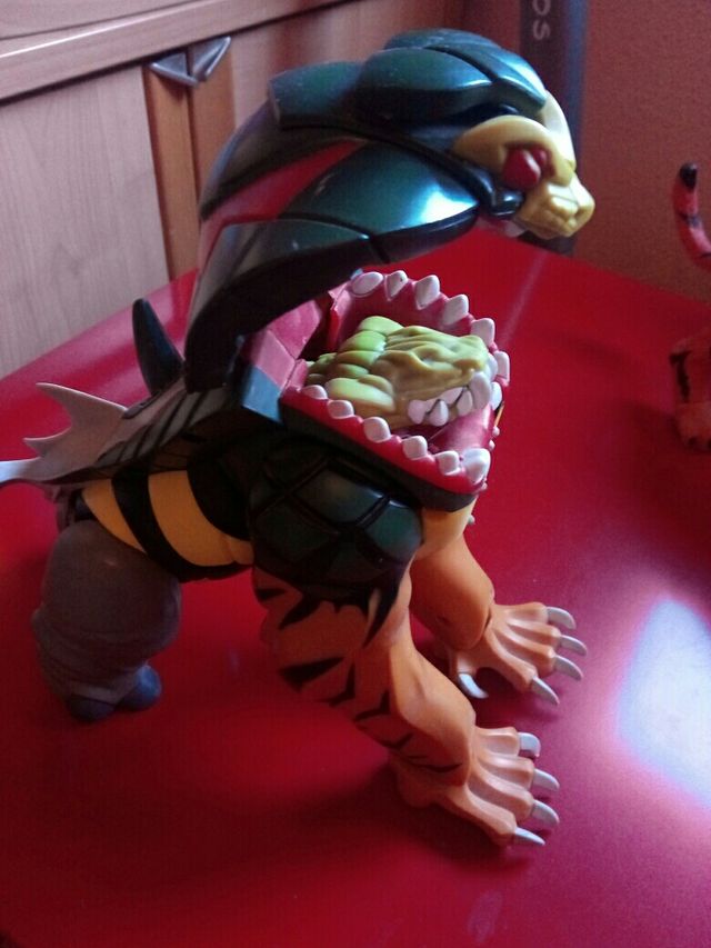 figuras  2x15€ articulados en perfecto estado