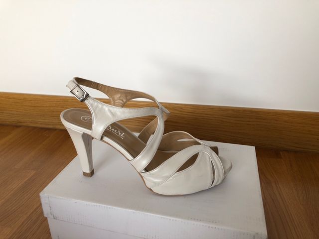 Sandalias piel, 10cm con plataforma.