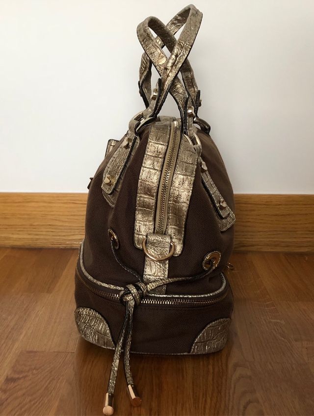 Bolso Guess marrón-dorado