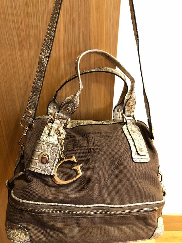 Bolso Guess marrón-dorado