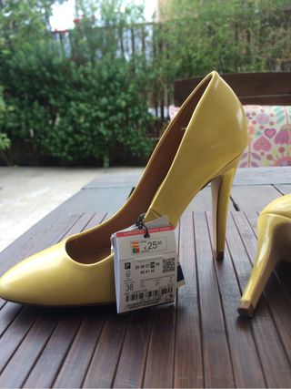 Zapatos mujer zara de segunda mano por 15 EUR en San Antonio de Benagéber  en WALLAPOP