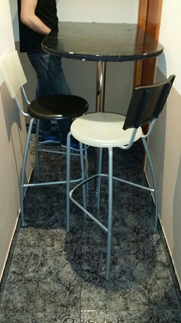 Barra cocina ikea con 4 taburetes. Mesa alta. de segunda mano por 75 ... Barra cocina ikea con 4 taburetes. Mesa alta. de segunda mano por 75 ...