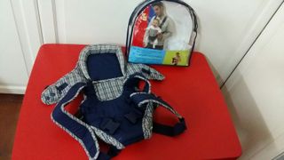 Mochila portabebé Toysrus de segunda mano por 16 EUR en Corbera de  Llobregat en WALLAPOP