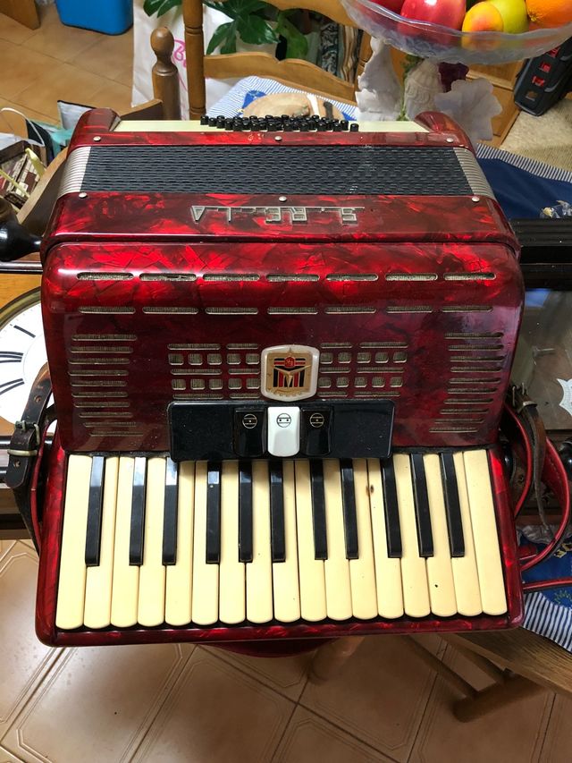 Acordeon estrella antiguo