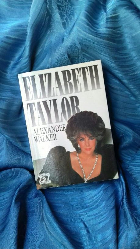 ELIZABETH TAYLOR + Regalito