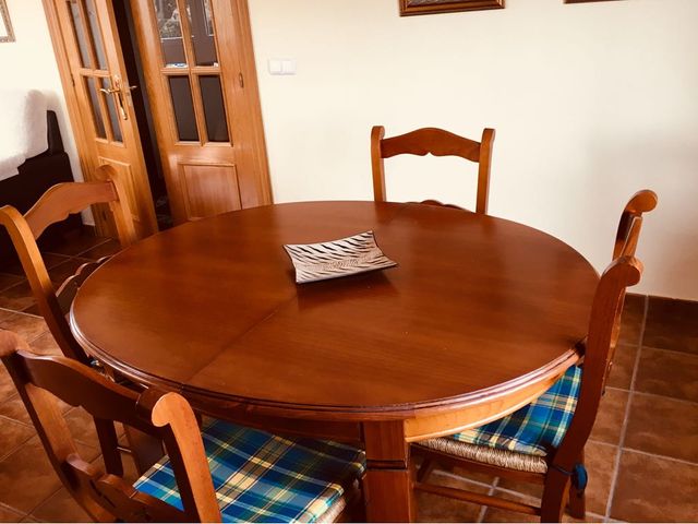 Mesa comedor y sillas de segunda mano por 295 € en Madrid en WALLAPOP Mesa comedor y sillas de segunda mano por 295 € en Madrid en WALLAPOP