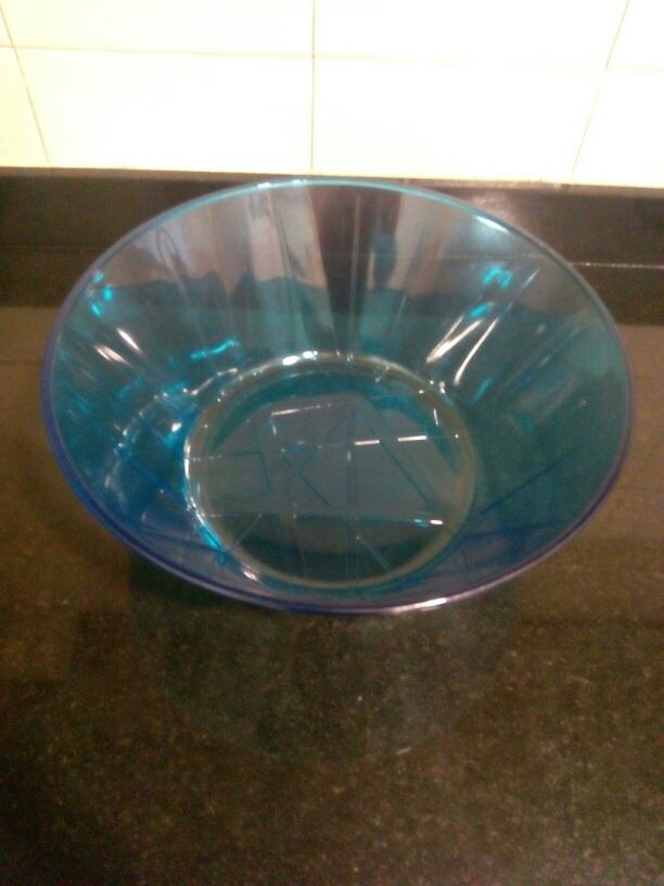 Ensaladera cristal azul