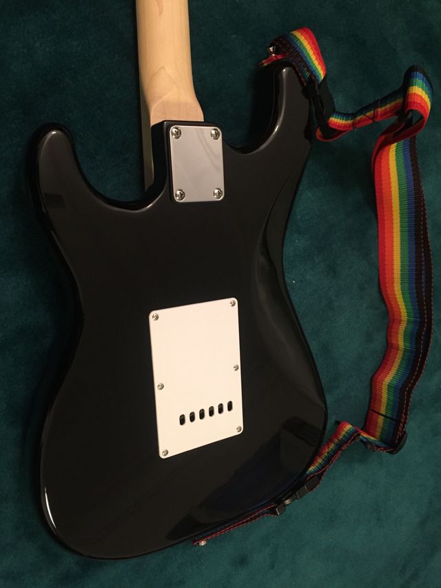 Guitarra electrica a estrenar