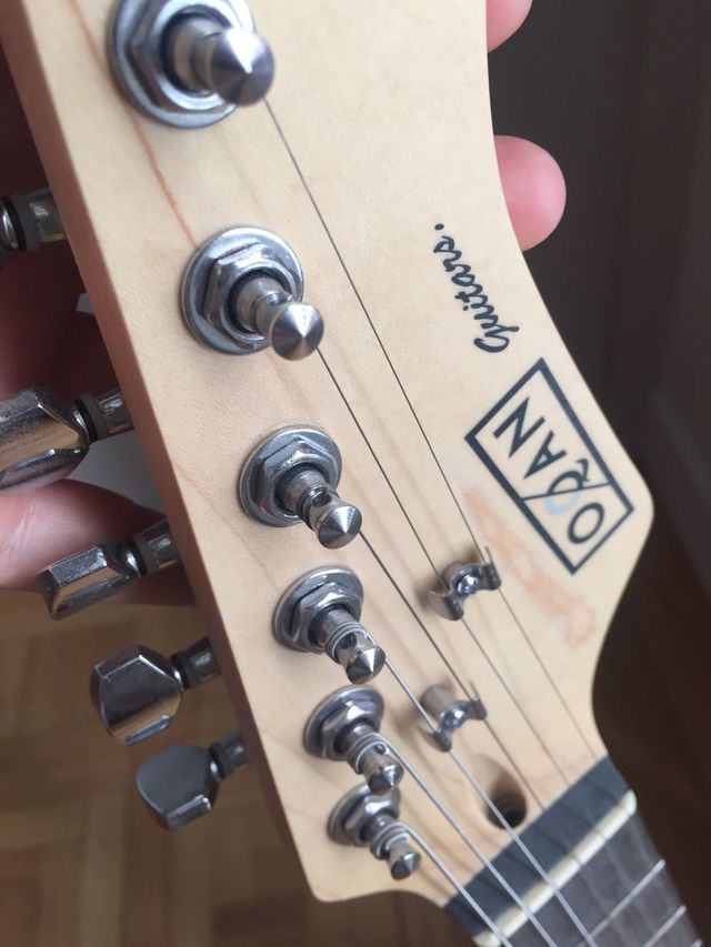 Guitarra electrica a estrenar