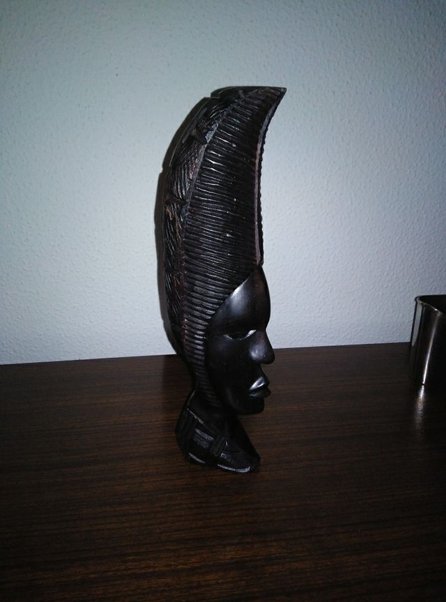 adorno de mesa de madera color negro