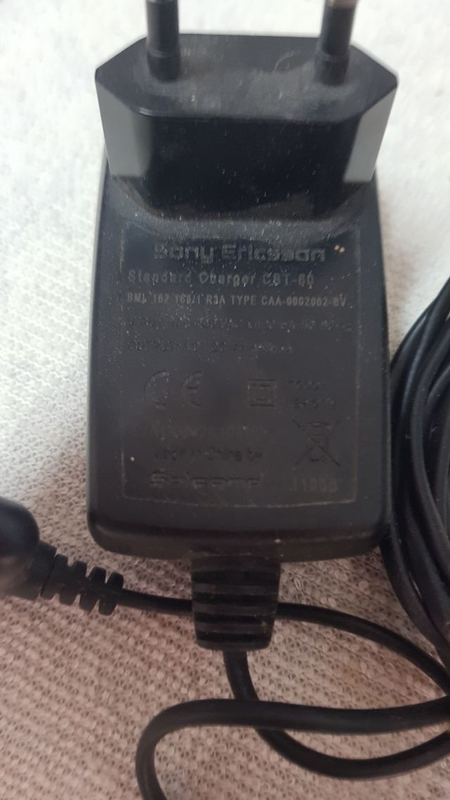 Cables y cargadores diversos