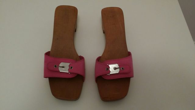 Zapatos de madera de segunda mano por 5 € en Madrid en WALLAPOP