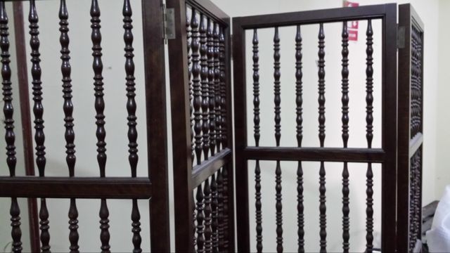 Biombo torneado de madera de haya