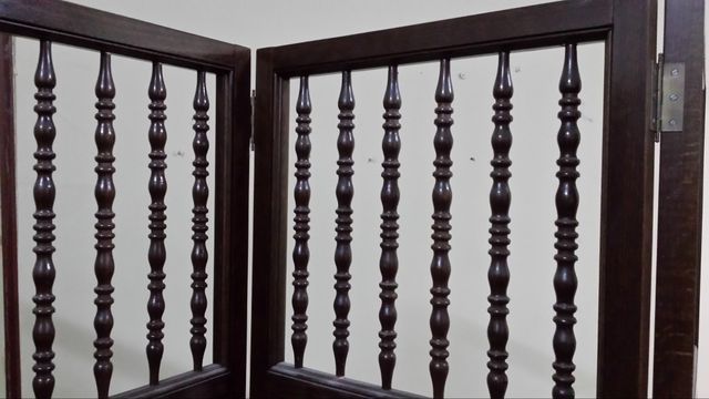 Biombo torneado de madera de haya