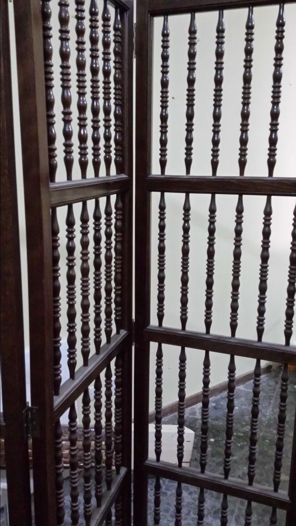 Biombo torneado de madera de haya