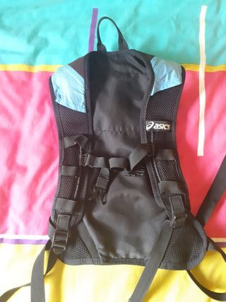 {keywor d} asics mochila hidratacion