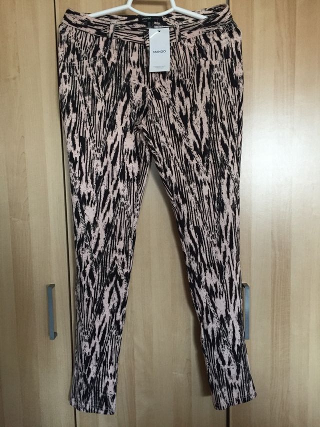NUEVO MANGO Pantalones