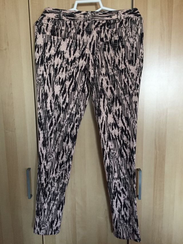 NUEVO MANGO Pantalones