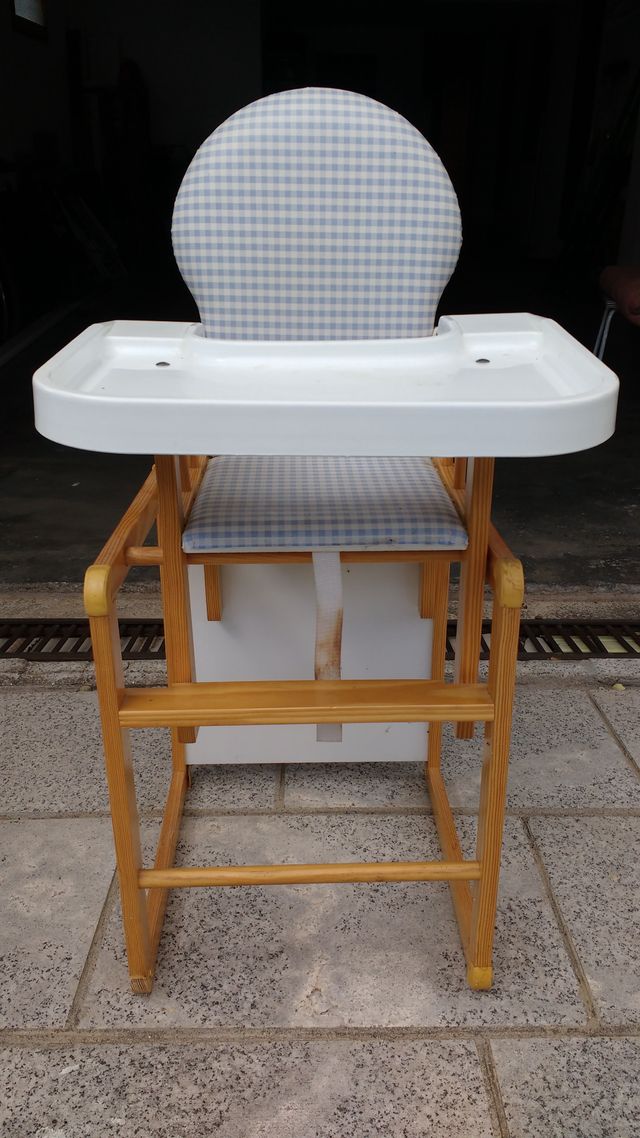 trona de bebé, se puede desmontar y en buen estado