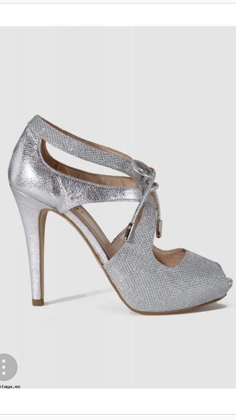 preciosos zapatos de novia color plata de segunda mano por 60 € en
