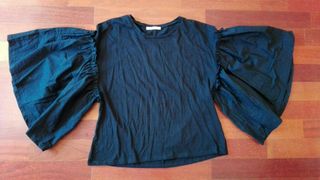 Camiseta tshirt negra ZARA t. S manga farol NUEVA de segunda mano por 9 EUR  en Barcelona en WALLAPOP