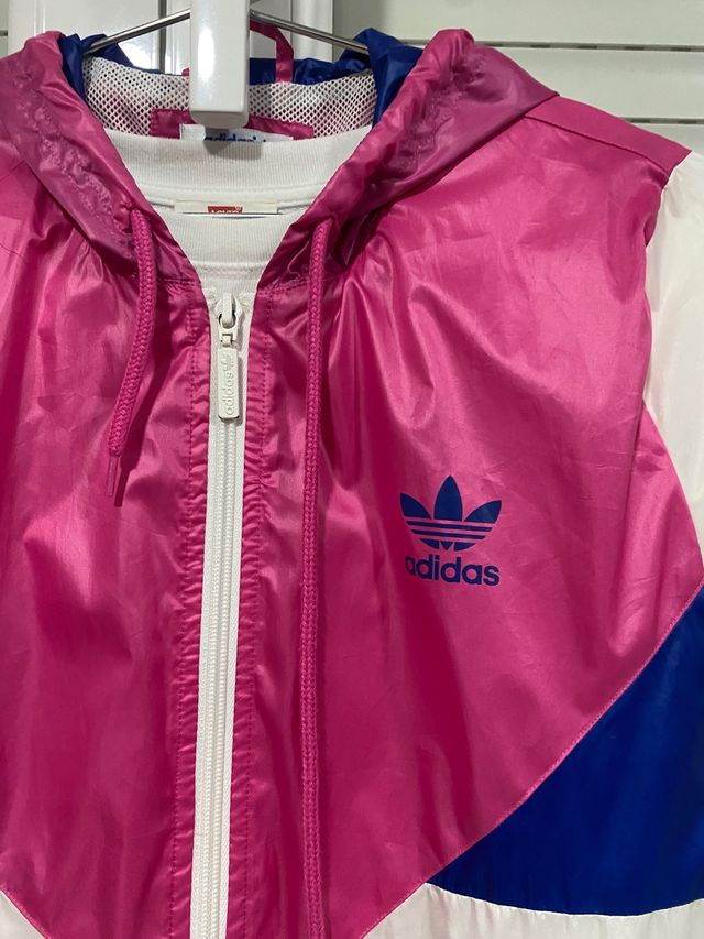 Chaqueta corta vientos original.